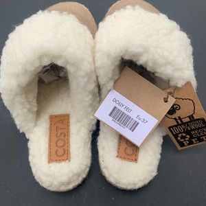 NWT size 37 Atelier Costa handmade natural wool slippers with rubber sole.